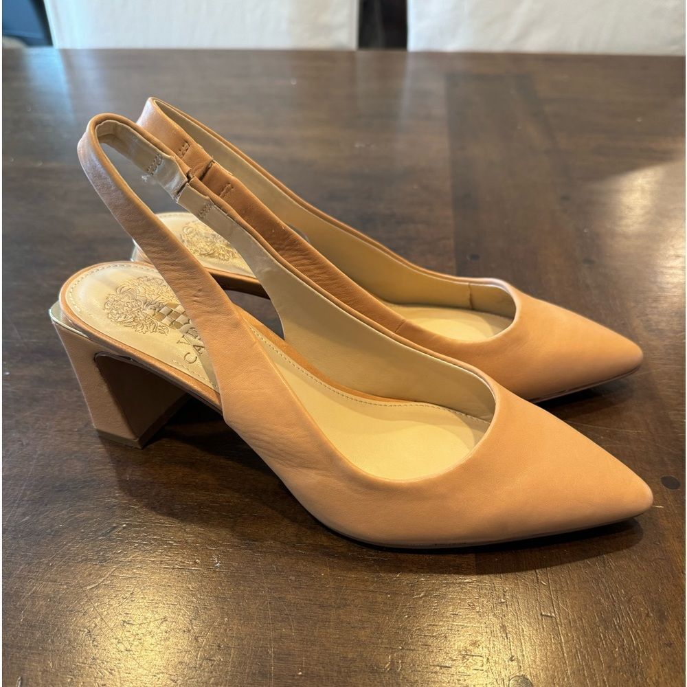 VINCE CAMUTO beige/cream heel shoe