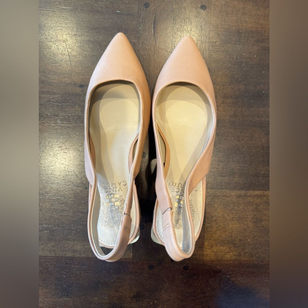 VINCE CAMUTO beige/cream heel shoe