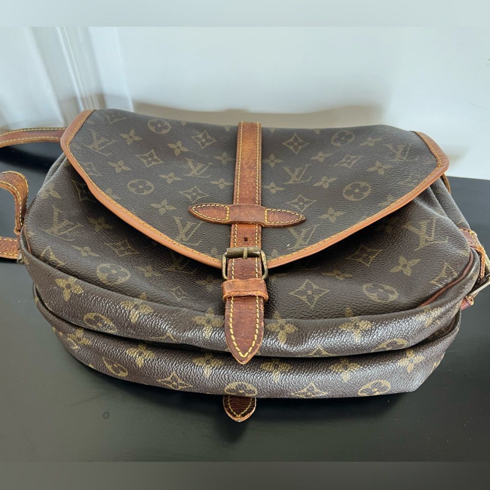 AUTH LOUIS VUITTON MONOGRAM SAUMUR 30 CROSSBODYBAG