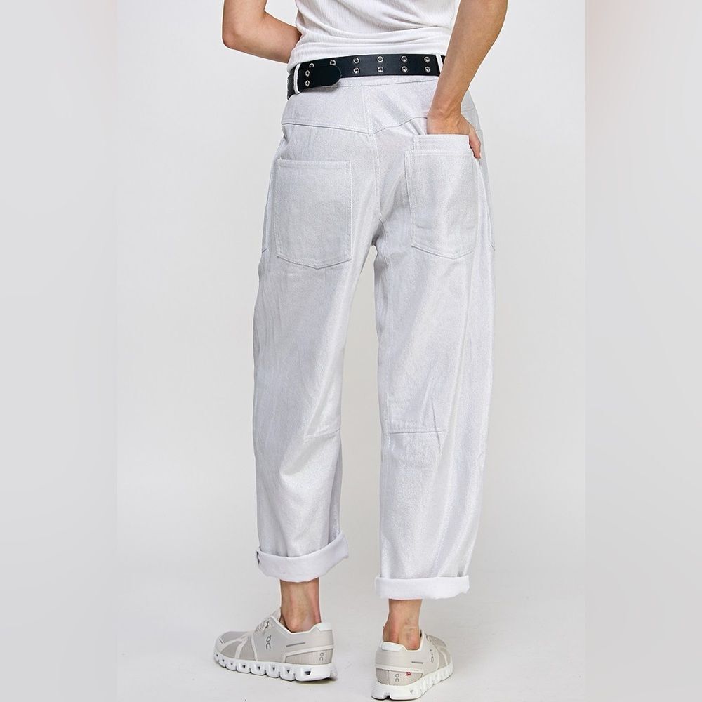 BNWT! Metallic Low Slung Barrel Jeans in White