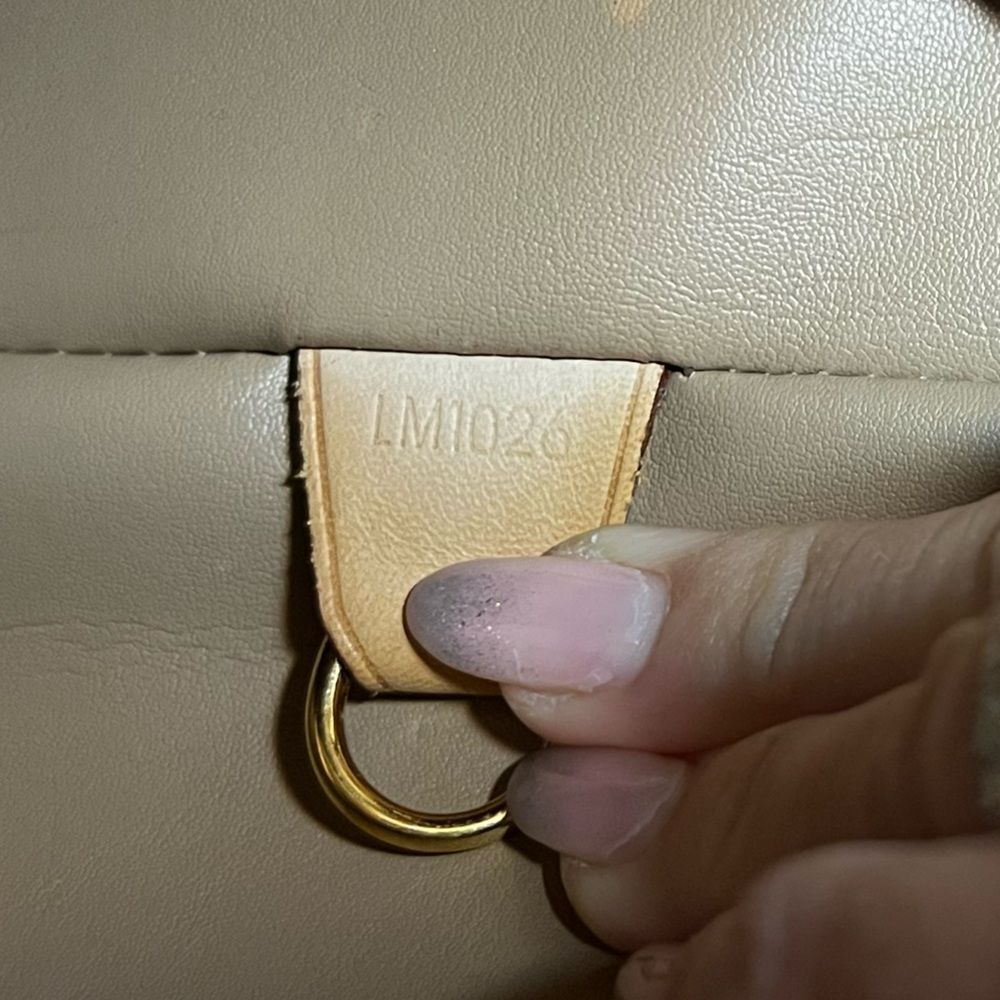 AUTH LOUIS VUITTON VERNIS BAG- tan/beige