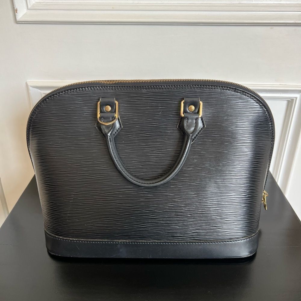 AUTHENTIC LOUIS VUITTON ALMA in Black Epi Leather