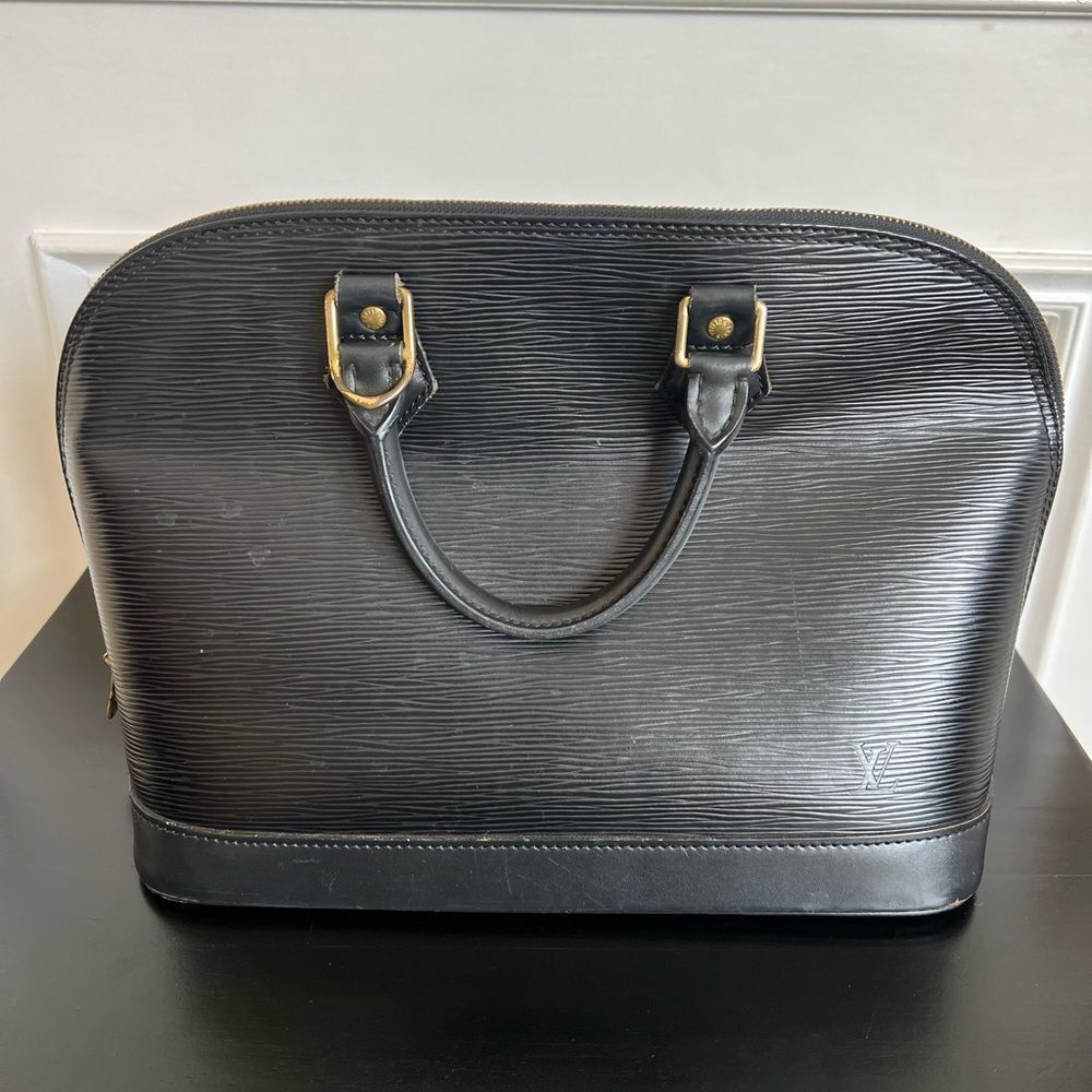 AUTHENTIC LOUIS VUITTON ALMA in Black Epi Leather