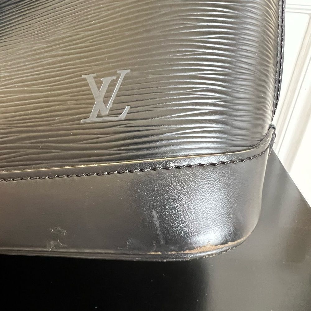 AUTHENTIC LOUIS VUITTON ALMA in Black Epi Leather