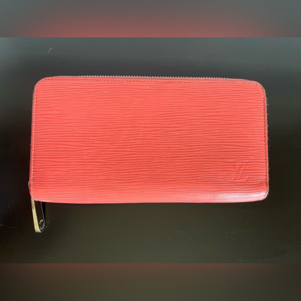 AUTH LOUIS VUITTON EPI WALLET- RARE COLOR