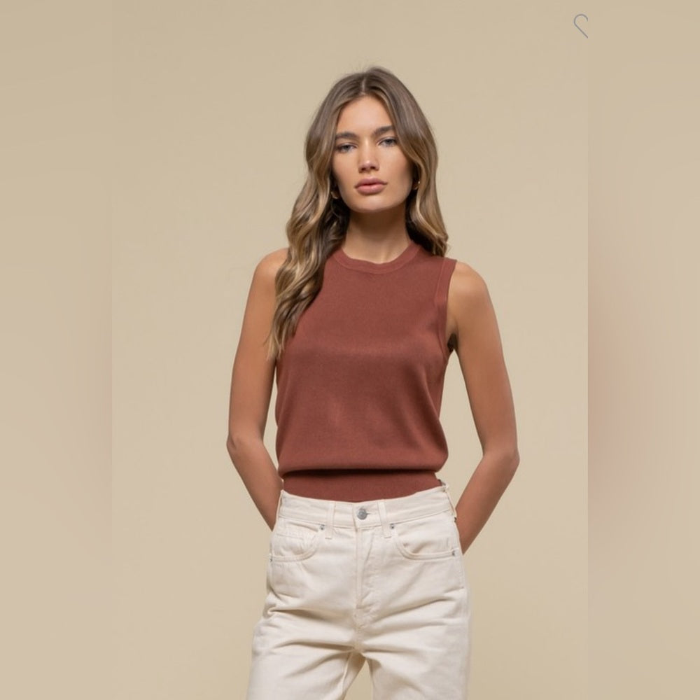 CLASSIC SLEEVELESS CREW NECK SWEATER TOP- CINNAMON