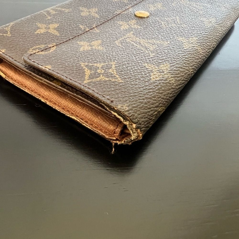 AUTHENTIC LOUIS VUITTON MONOGRAM SARAH WALLET