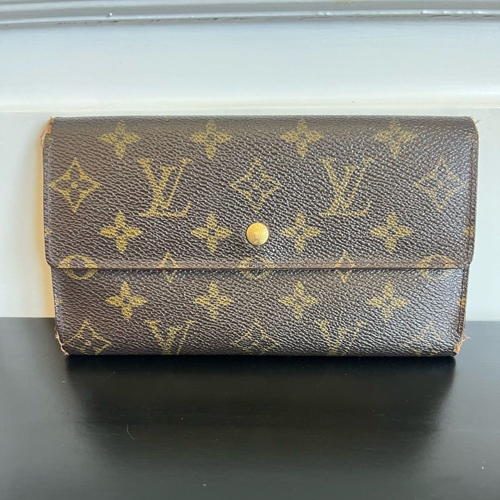 AUTHENTIC LOUIS VUITTON MONOGRAM SARAH WALLET