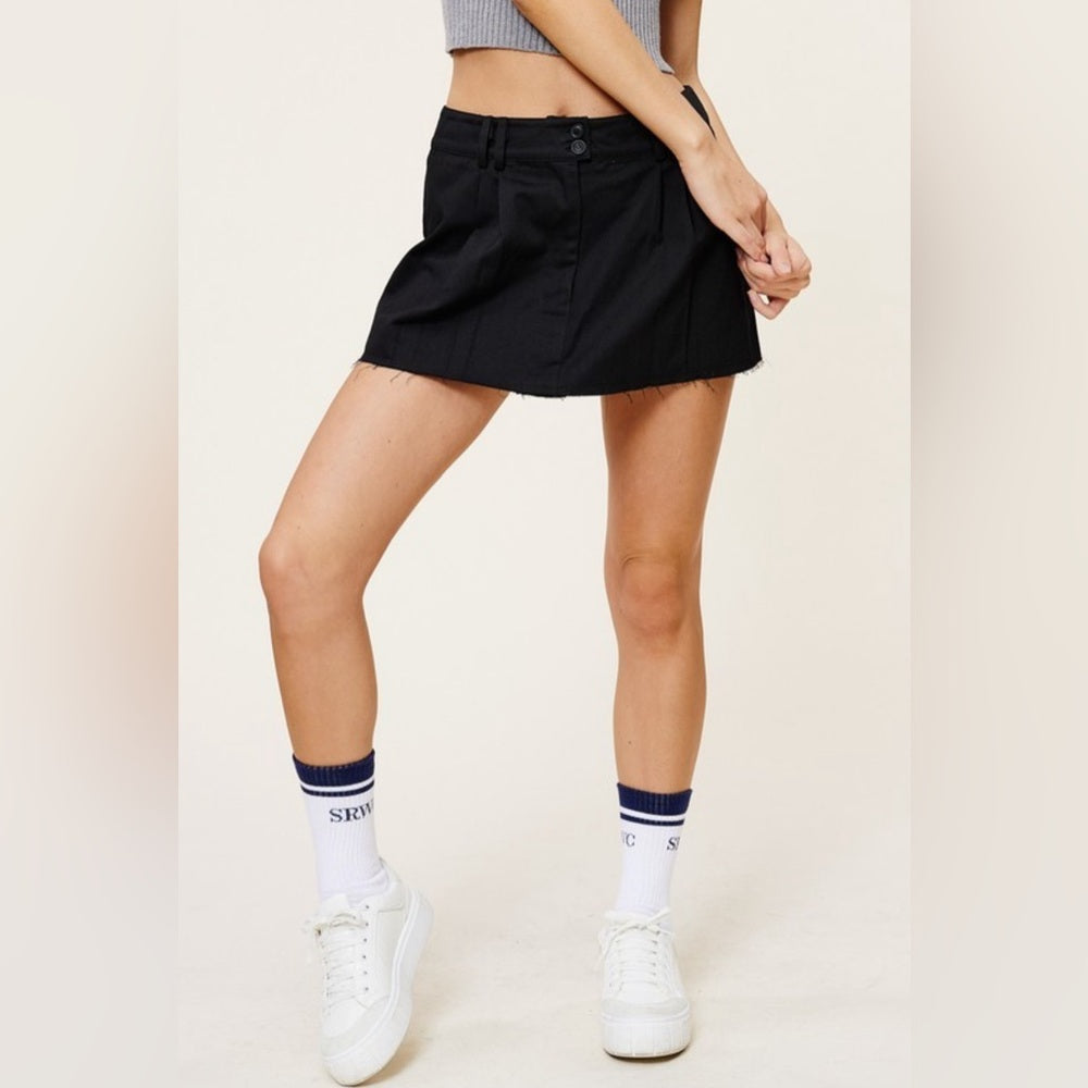 MIDI-RISE COTTON BLACK MINI SKIRT WITH RAW EDGE