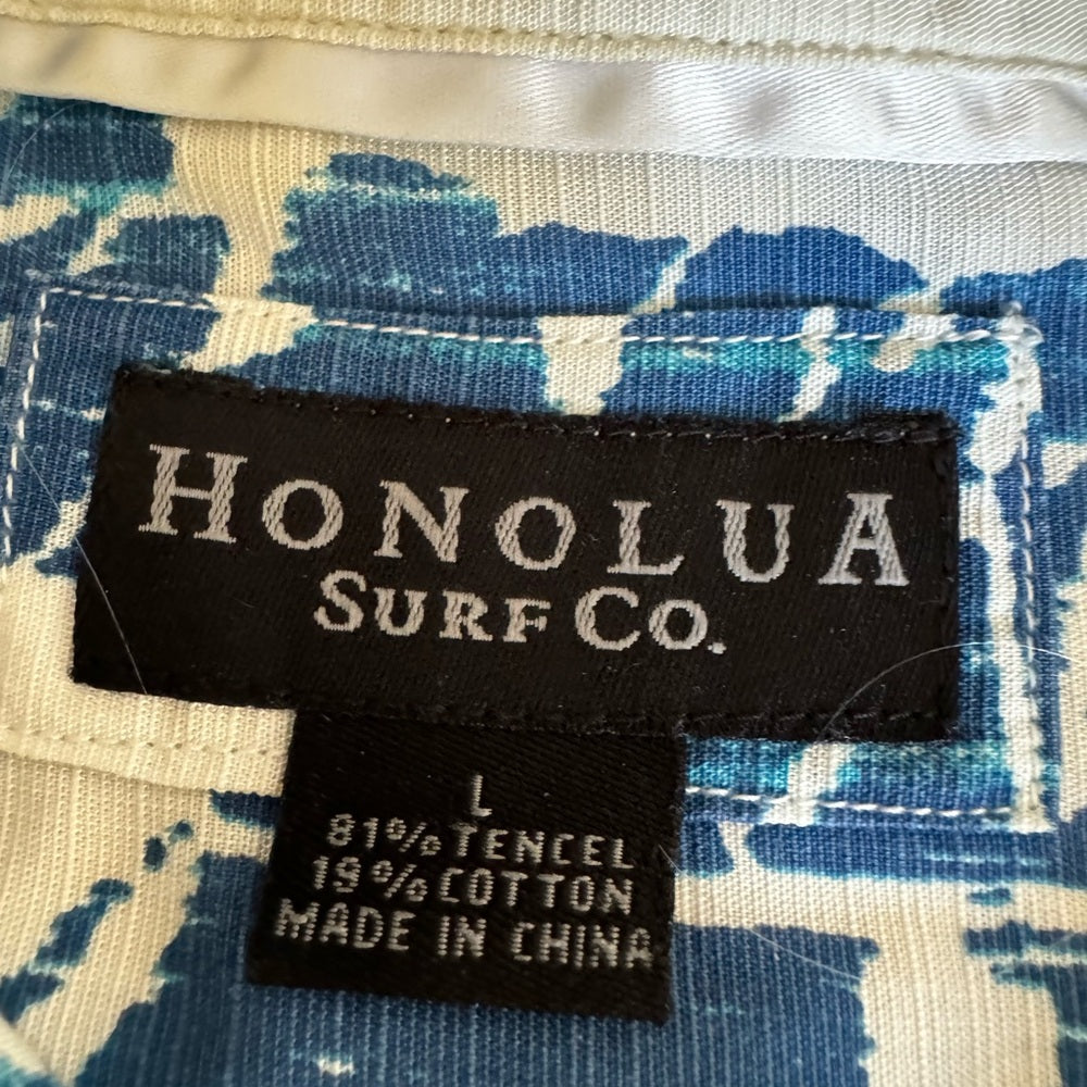 Honolua Surf Co. Men's White and Blue Floral Shirt