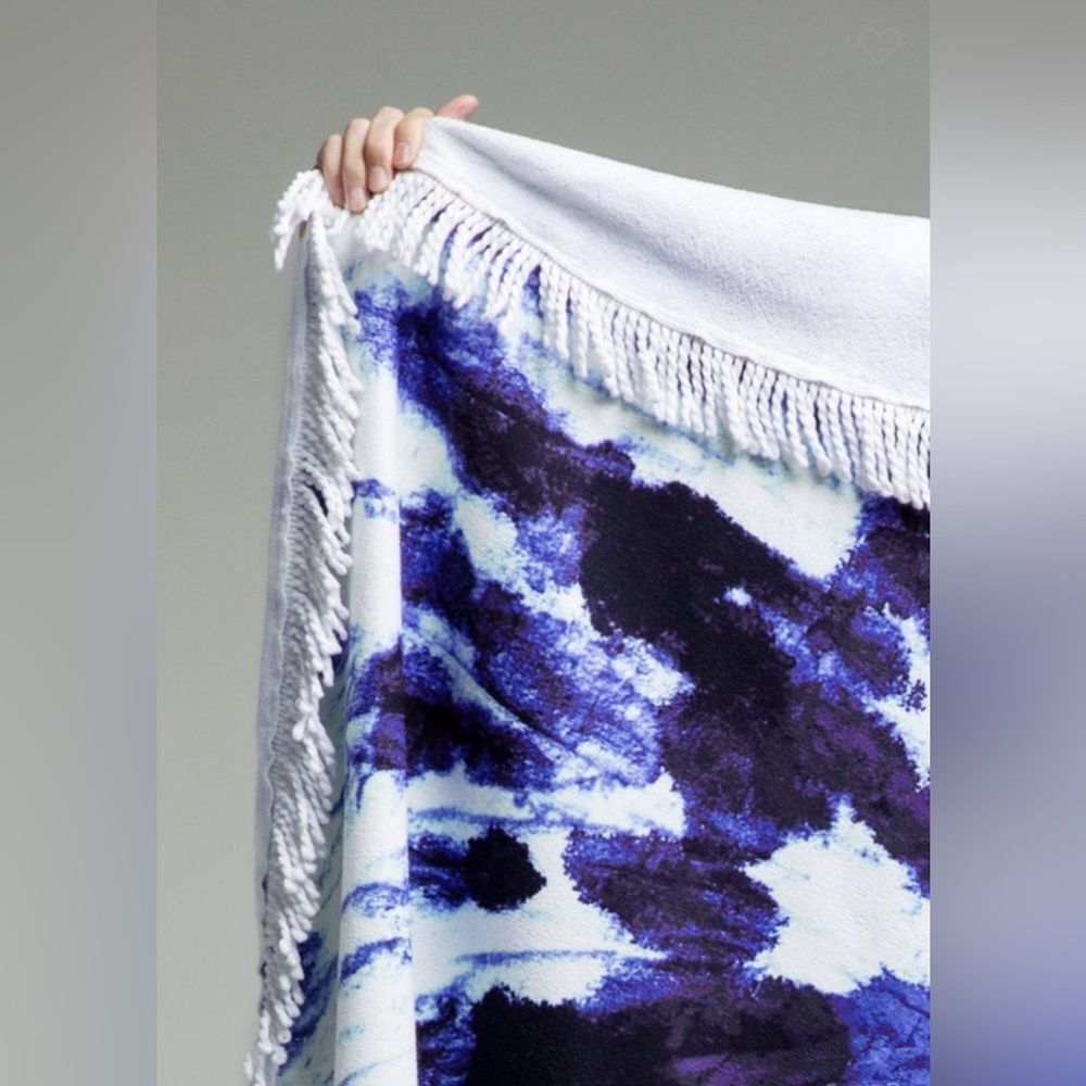 Indigo Wave Round Beach Towel