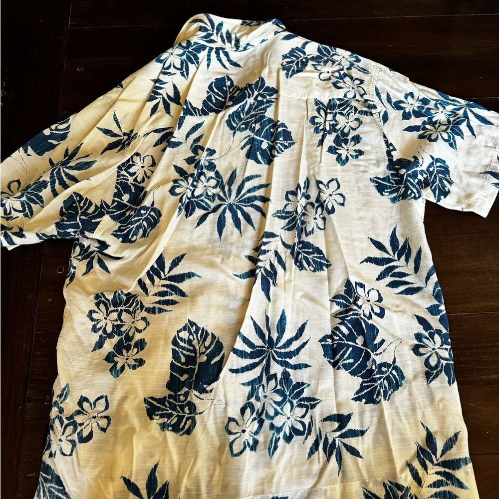 Honolua Surf Co. Men's White and Blue Floral Shirt