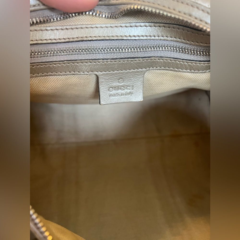 *RARE* GUCCI SILVER HANDBAG WITH CROSSBODY STRAP