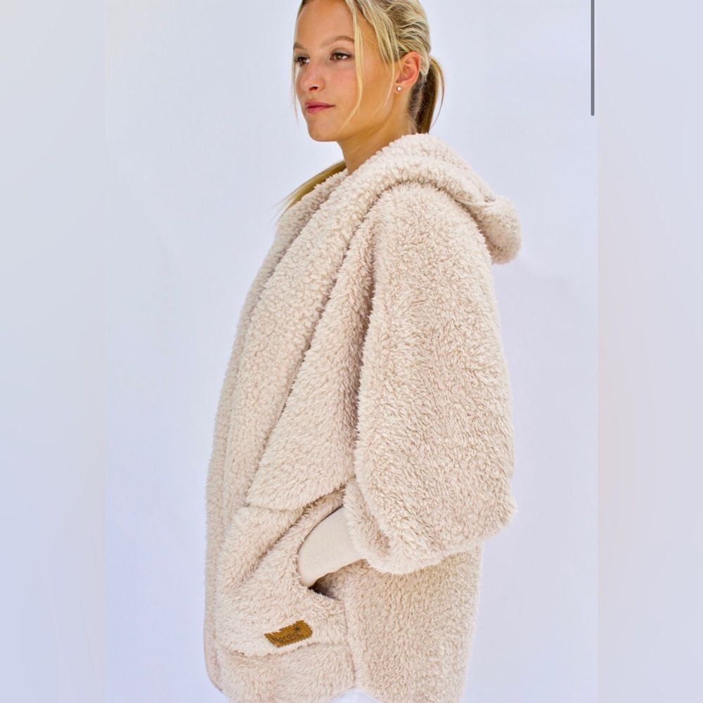 NORDIC BEACH SHACKET- Fluffy Frappe