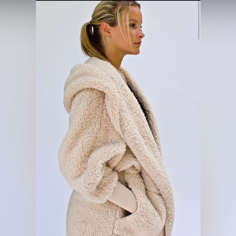NORDIC BEACH SHACKET- Fluffy Frappe