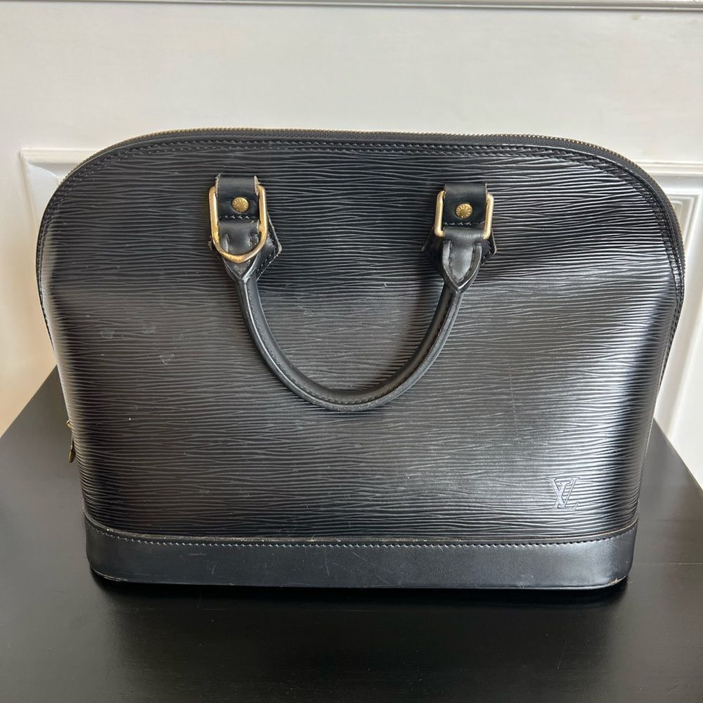 AUTHENTIC LOUIS VUITTON ALMA in Black Epi Leather
