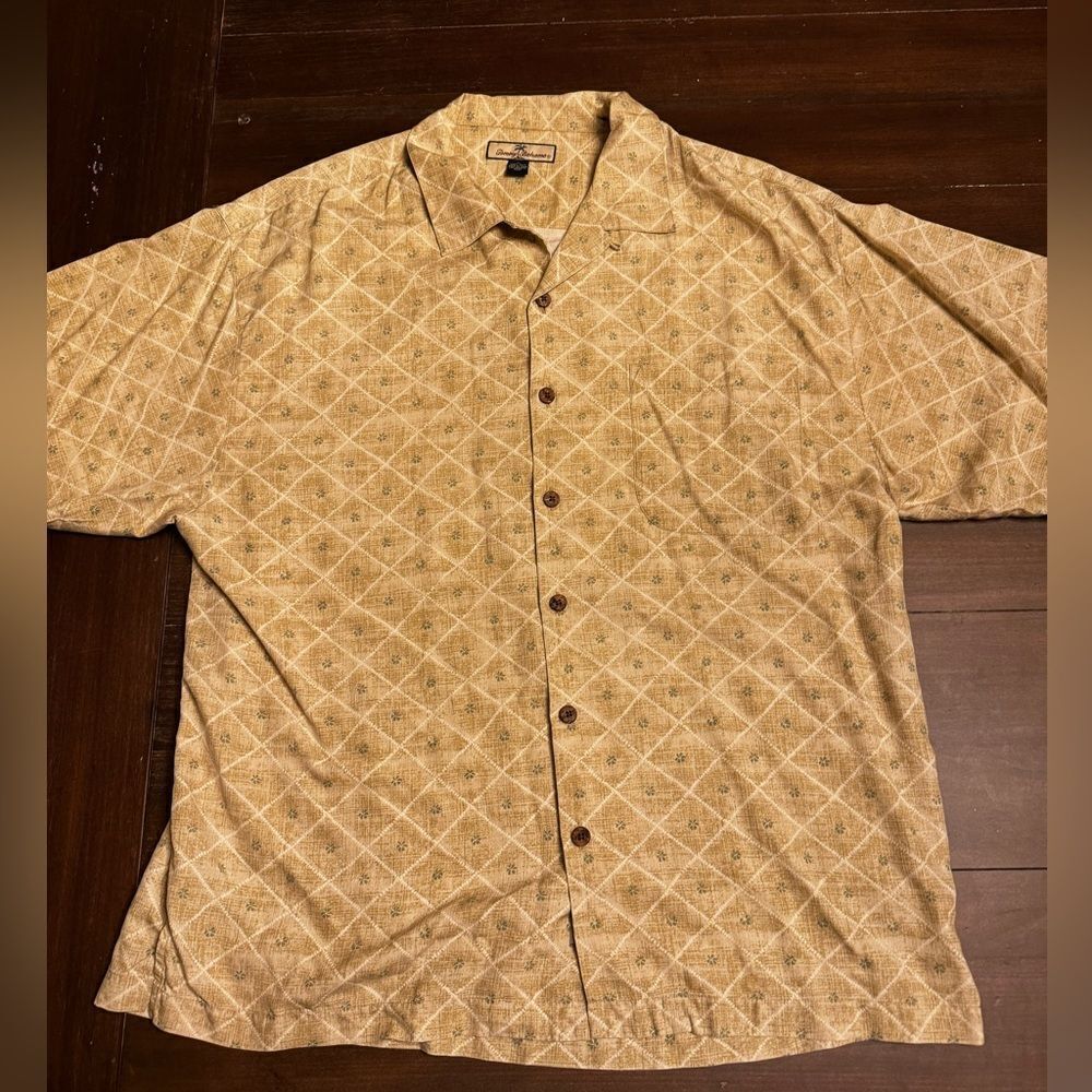 Tommy Bahama men’s short sleeve shirt