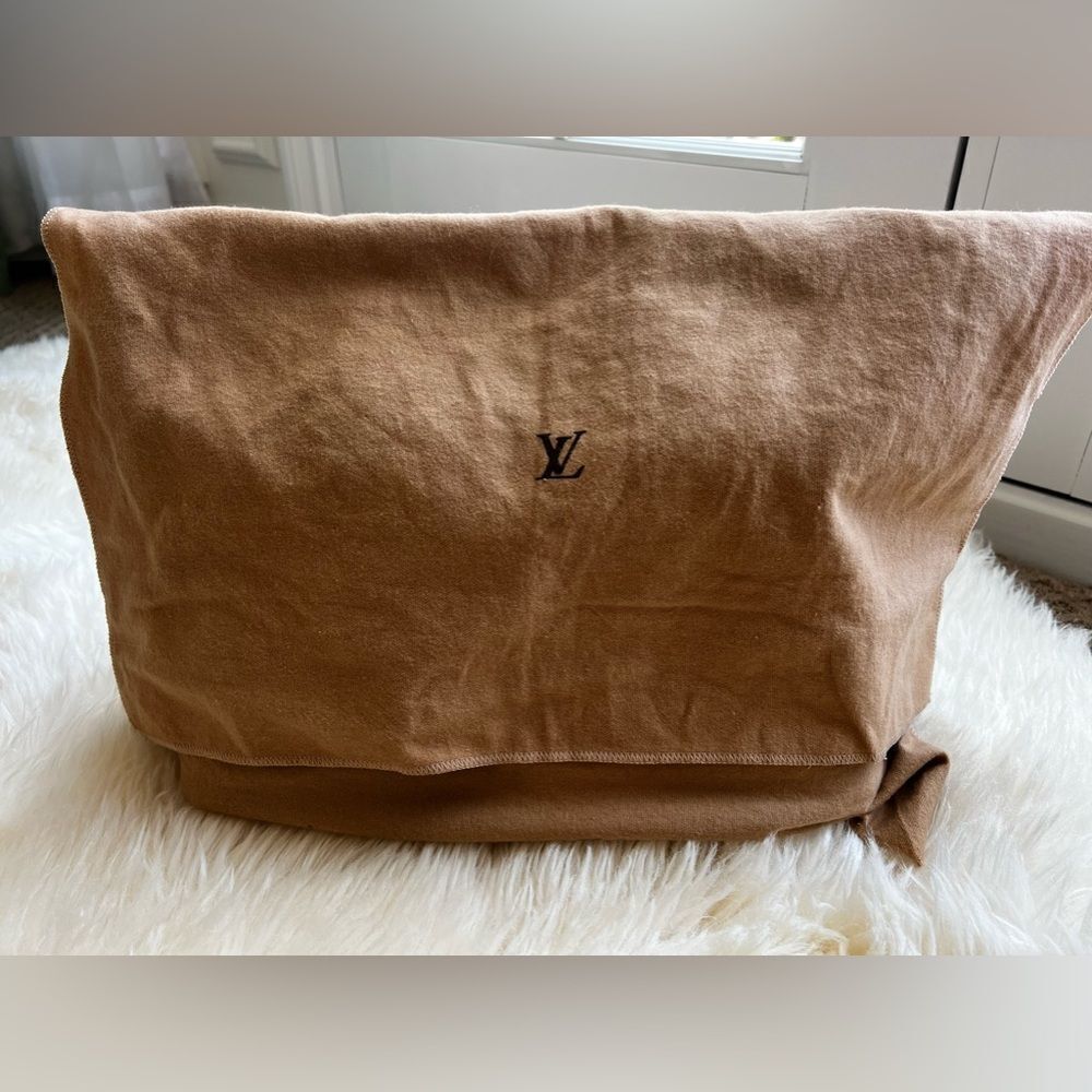 AUTHENTIC LOUIS VUITTON ALMA in Black Epi Leather