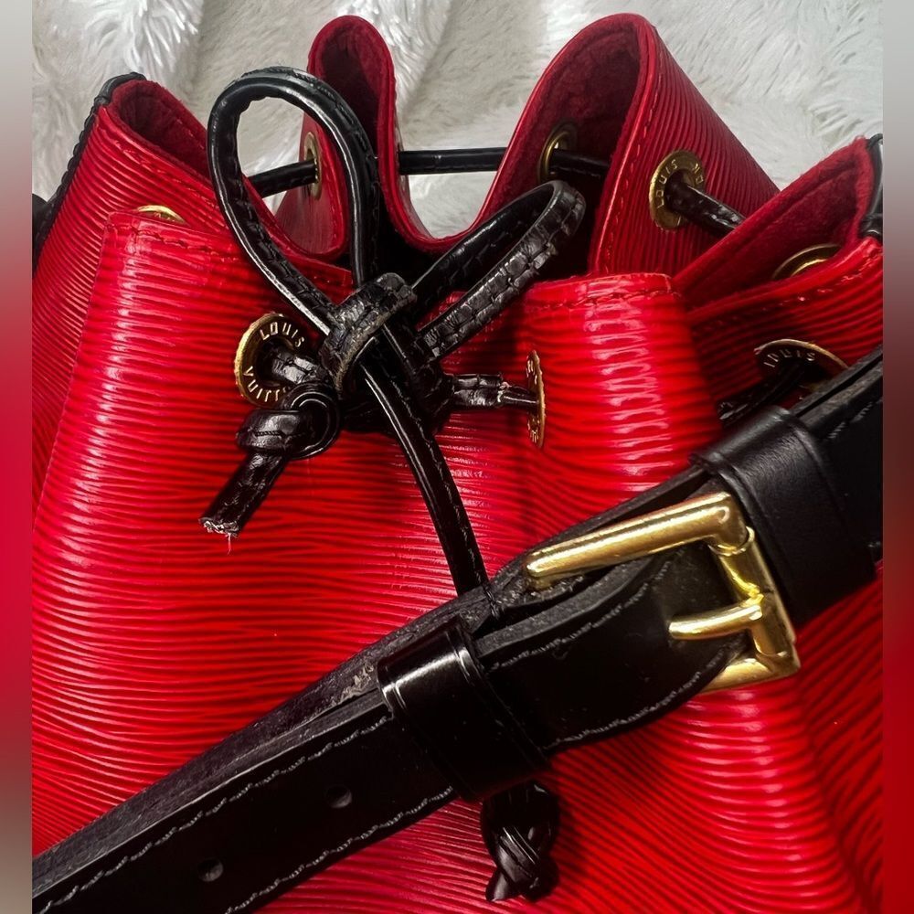 AUTH LOUIS VUITTON EPI LEATHER NOE- BLACK AND RED