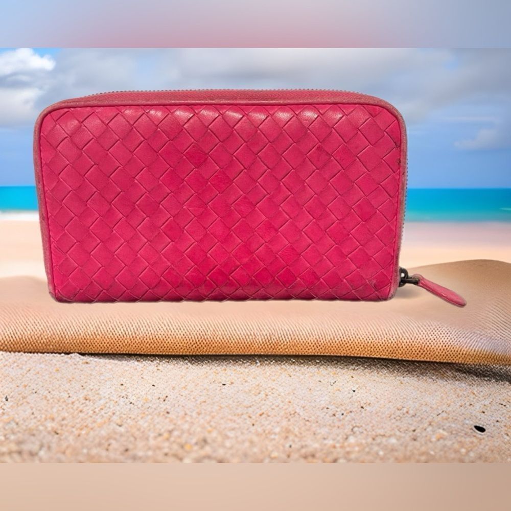 AUTHENTIC BOTTEGA VENETA Zippy WALLET- Pink