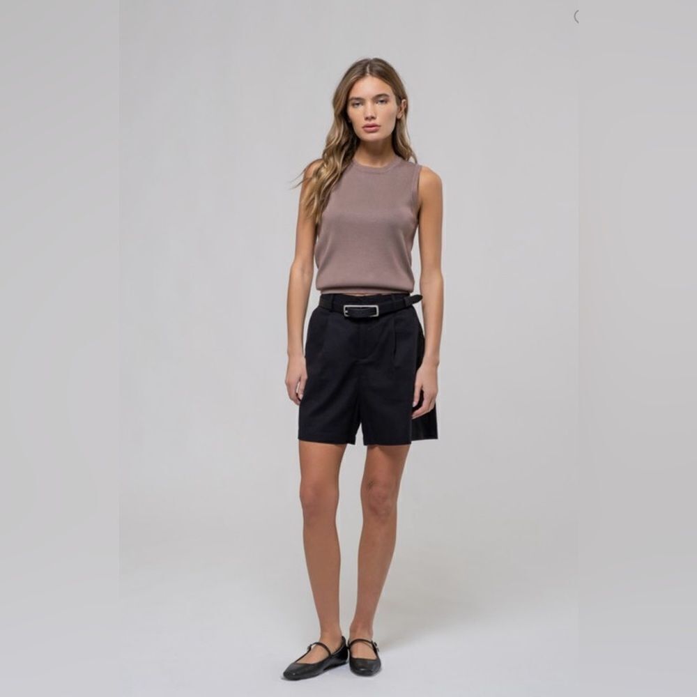 023. CLASSIC SLEEVELESS CREW NECK SWEATER TOP- MOCHA