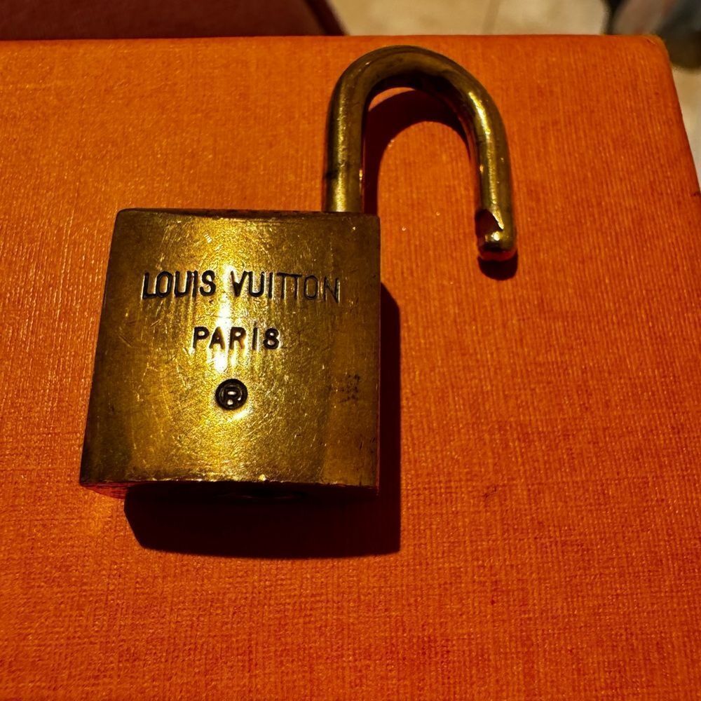 AUTHENTIC VINTAGE LOUIS VUITTON PADLOCK AND KEY
