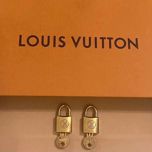 AUTHENTIC VINTAGE LOUIS VUITTON PADLOCK AND KEY
