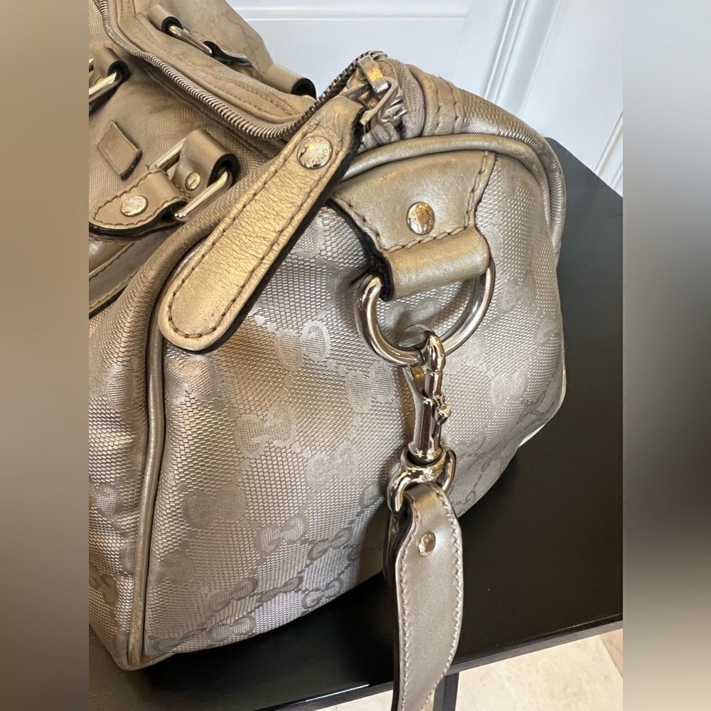 *RARE* GUCCI SILVER HANDBAG WITH CROSSBODY STRAP