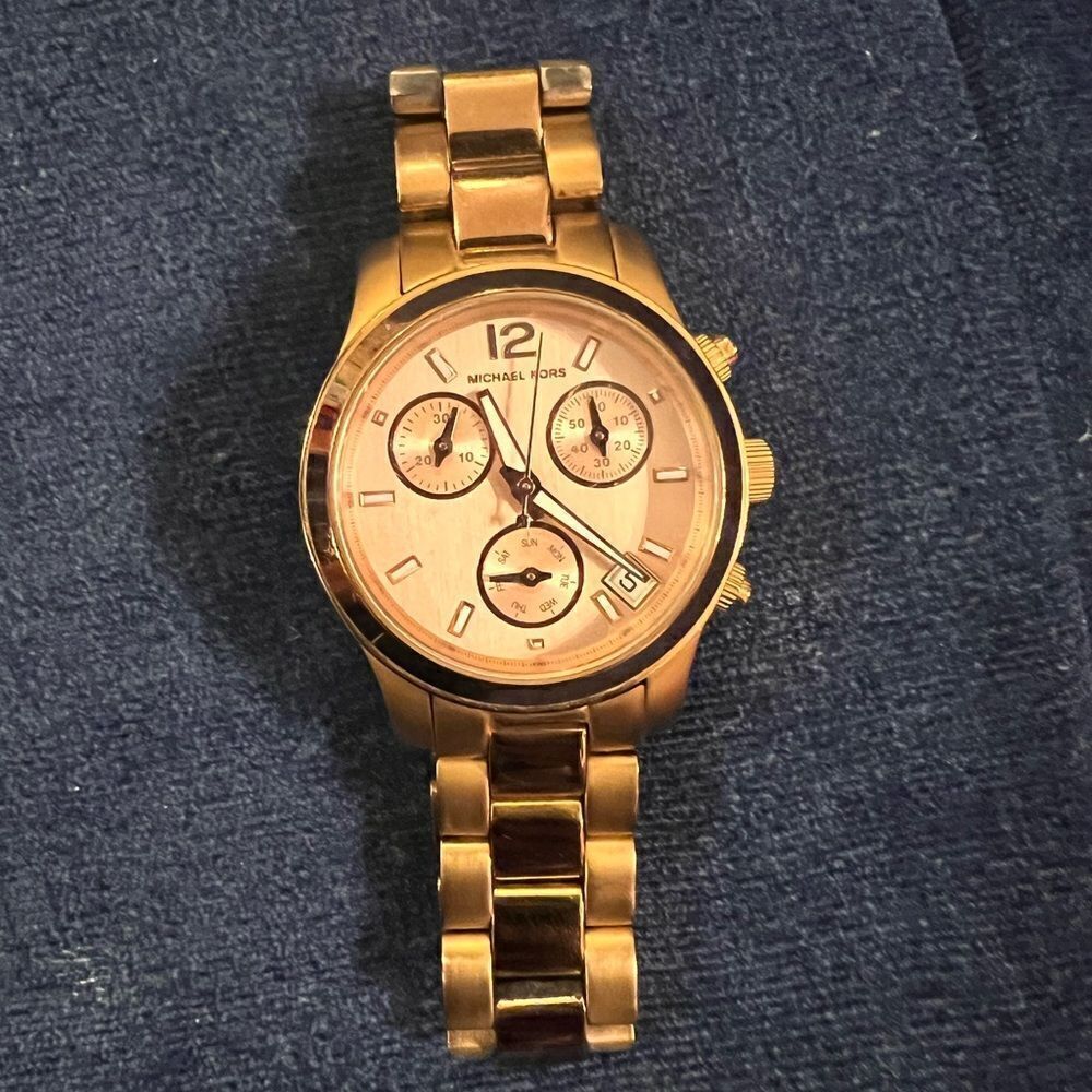 MICHAEL KORS ROSE-GOLD TONE WATCH!!