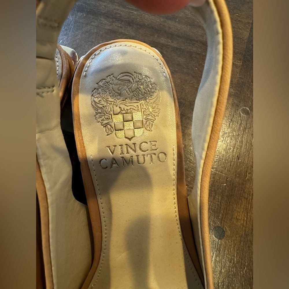 VINCE CAMUTO beige/cream heel shoe