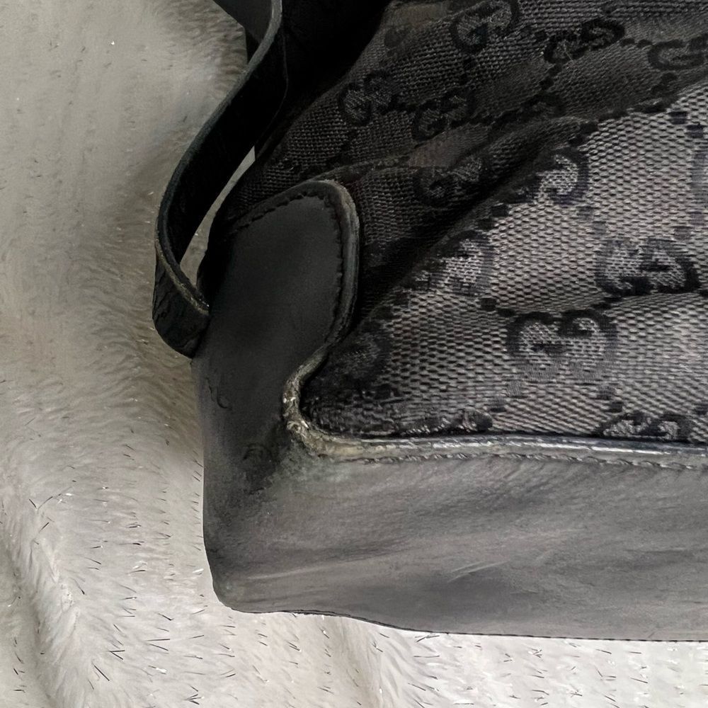 AUTH GUCCI HANDBAG- black