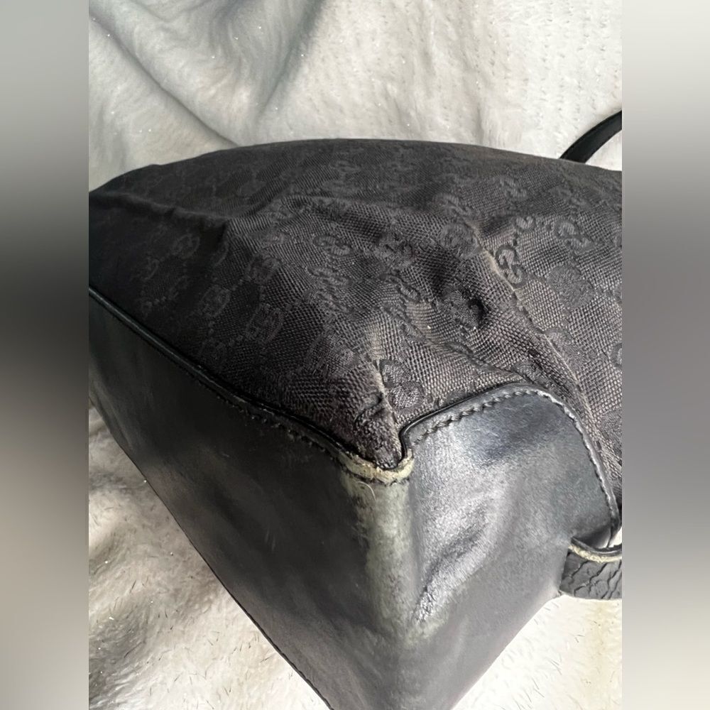 AUTH GUCCI HANDBAG- black