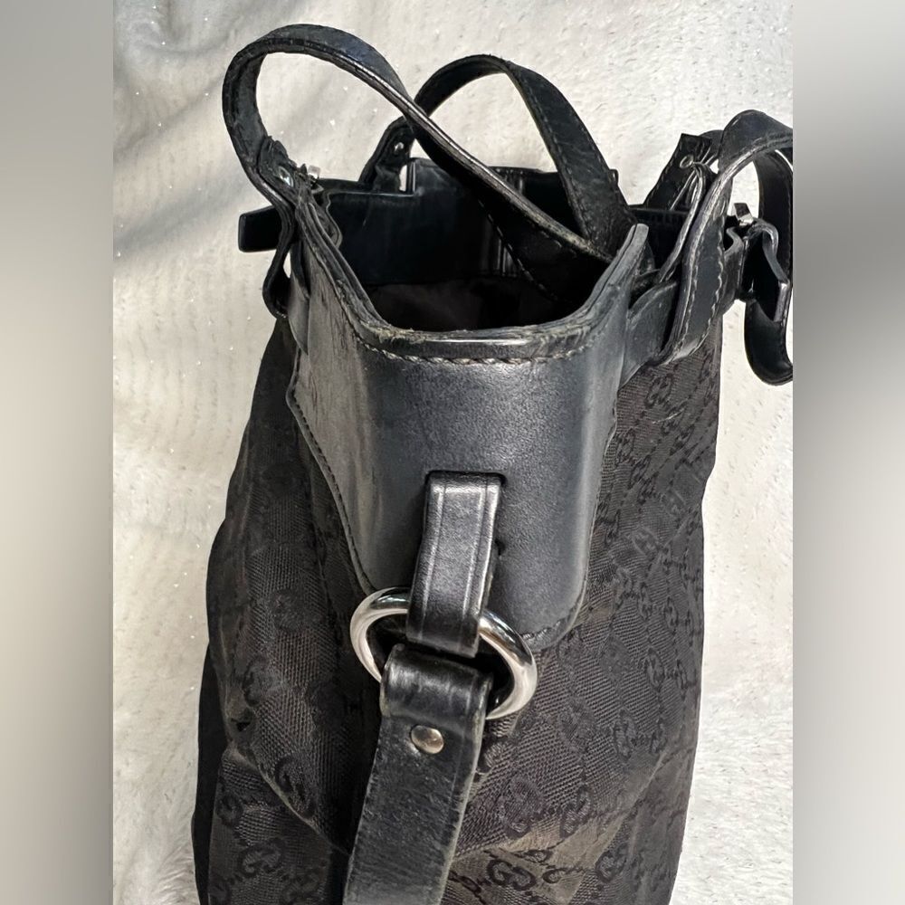 AUTH GUCCI HANDBAG- black