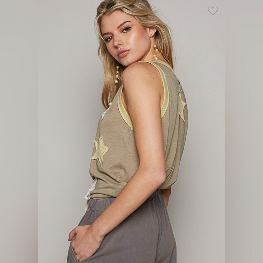 027. STAR PATCHES SLEEVELESS V-NECK